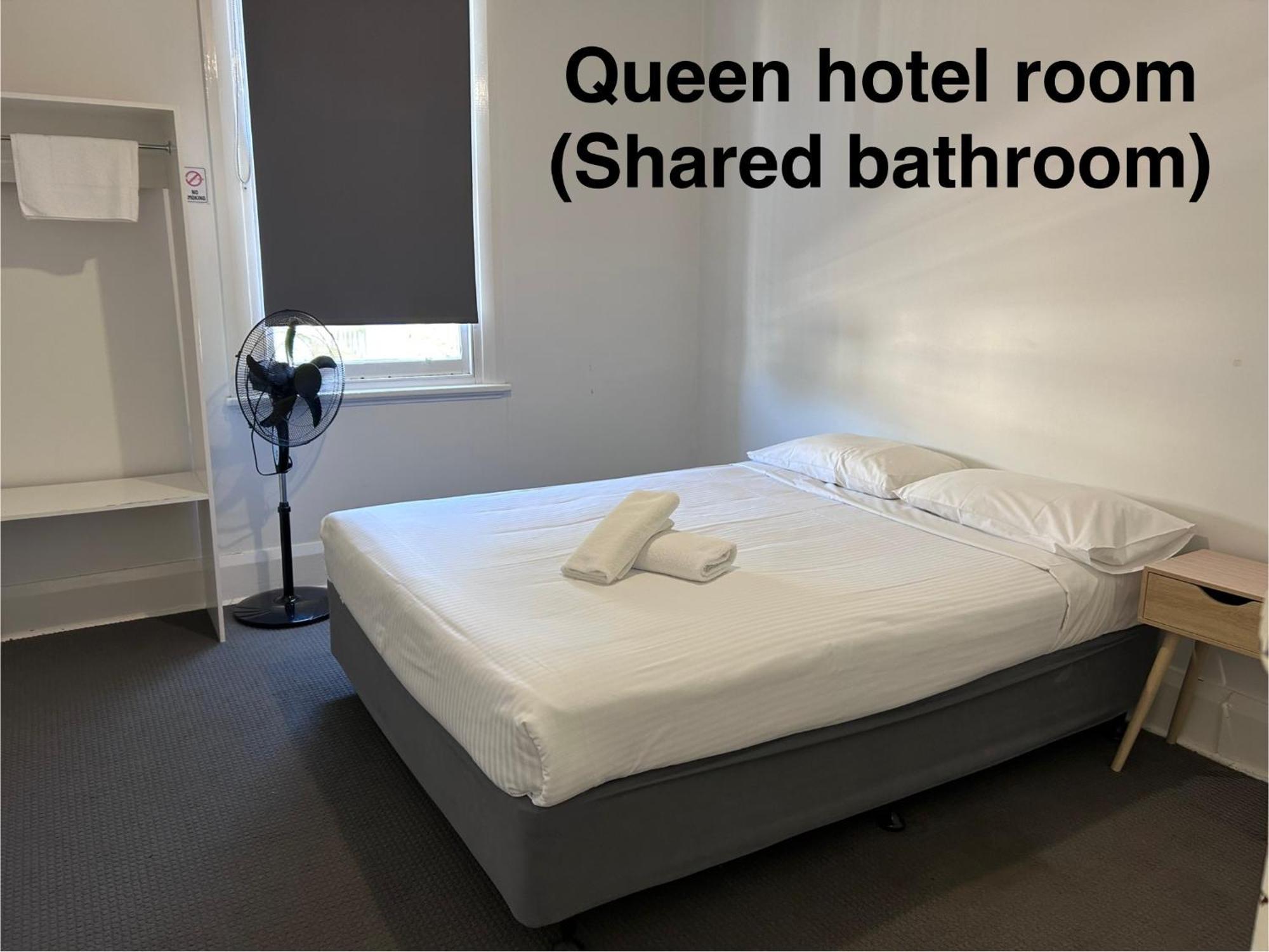 Australian Hotel Motel 亚斯 外观 照片